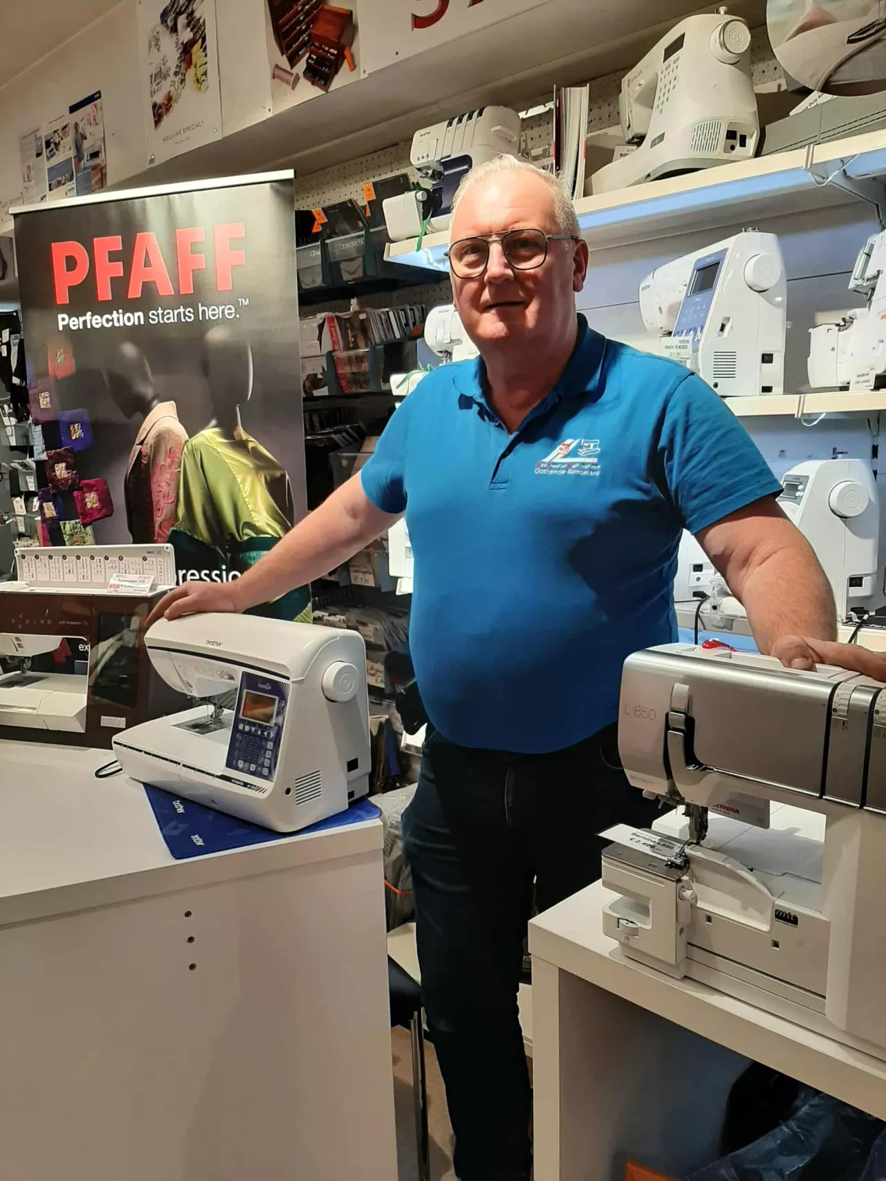 Henk tussen de machines
